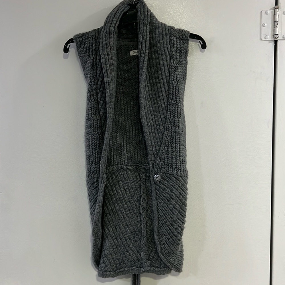 Sweater vest size L